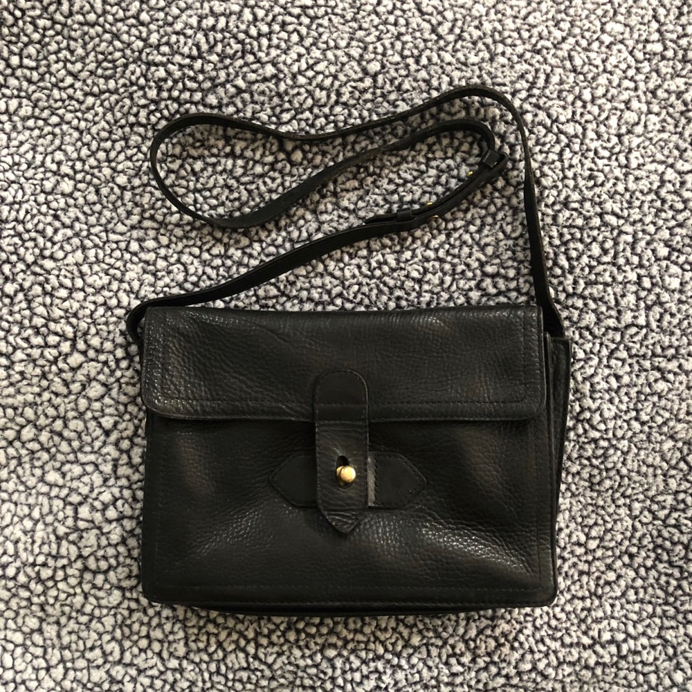 Madewell • Button Flap Leather Crossbody • Black